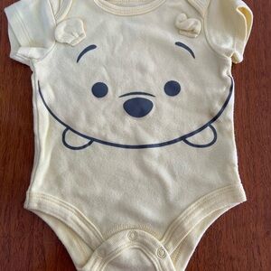 😊FREE😊 Disney Yellow Winnie the Pooh Bodysuit size 3m